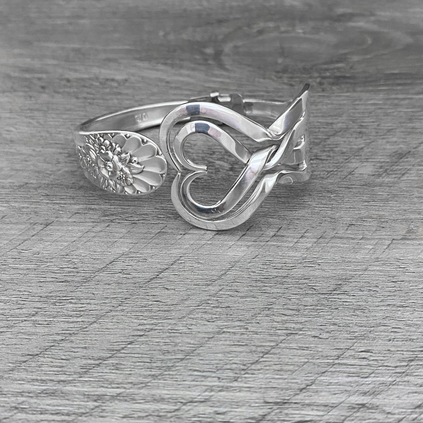 'Affection' Premium Hearts Fork Bracelet