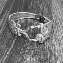 Load image into Gallery viewer, &#39;Serpentine&#39; Fork Bracelet
