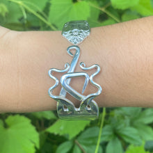 Load image into Gallery viewer, &#39;Triangulation&#39; Premium Fork Bracelet
