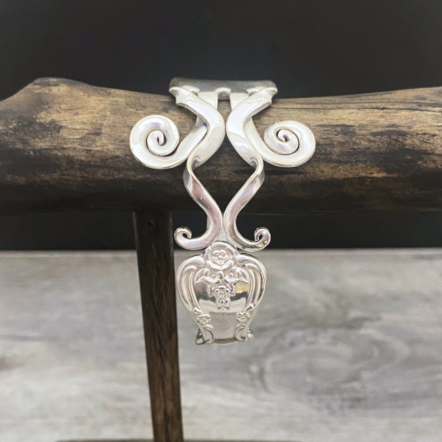 'Zephyr' Premium Swirled Fork Bracelet