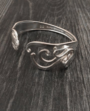 Load image into Gallery viewer, Abstract 5 Fork Bracelet
