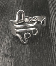 Load image into Gallery viewer, Curly 3 Fork Bracelet
