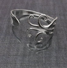 Load image into Gallery viewer, Fancy 6 Fork Bracelet
