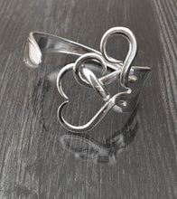 Load image into Gallery viewer, Intertwining Hearts Fork Bracelet
