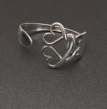Load image into Gallery viewer, Weaving Hearts Fork Bracelet

