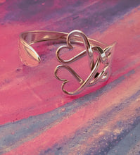 Load image into Gallery viewer, Weaving Hearts Fork Bracelet
