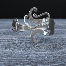 Load image into Gallery viewer, Abstract Fork Bracelet
