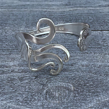 Load image into Gallery viewer, Abstract Fork Bracelet

