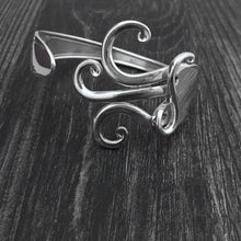 Load image into Gallery viewer, Abstract 7 Fork Bracelet
