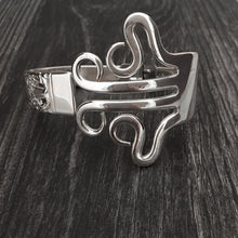 Load image into Gallery viewer, Curly 3 Fork Bracelet
