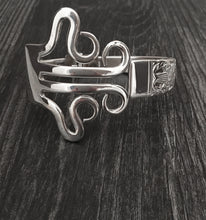 Load image into Gallery viewer, Curly 3 Fork Bracelet
