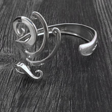 Load image into Gallery viewer, Fancy 3 Fork Bracelet
