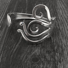 Load image into Gallery viewer, Flame 2 Fork Bracelet
