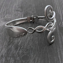 Load image into Gallery viewer, Helix Fork Bracelet
