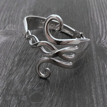 Load image into Gallery viewer, Helix Fork Bracelet
