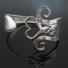 Load image into Gallery viewer, Twisted Heart Fork Bracelet
