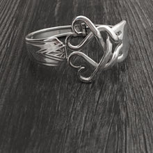Load image into Gallery viewer, Weaving Hearts Fork Bracelet
